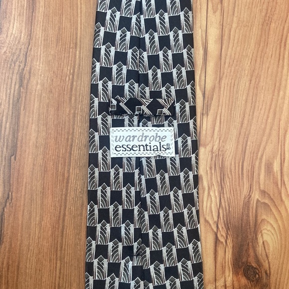 Men’s Tie. - Picture 2 of 4
